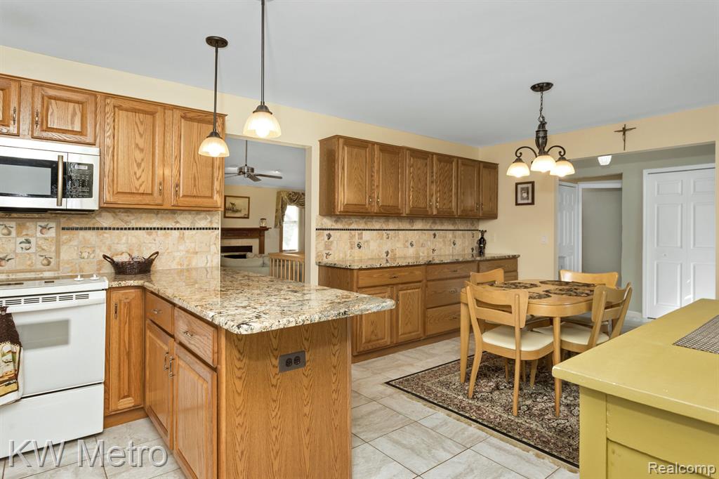 41667 WESTBURY Lane, Clinton Twp, MI 48038 — Photo 10