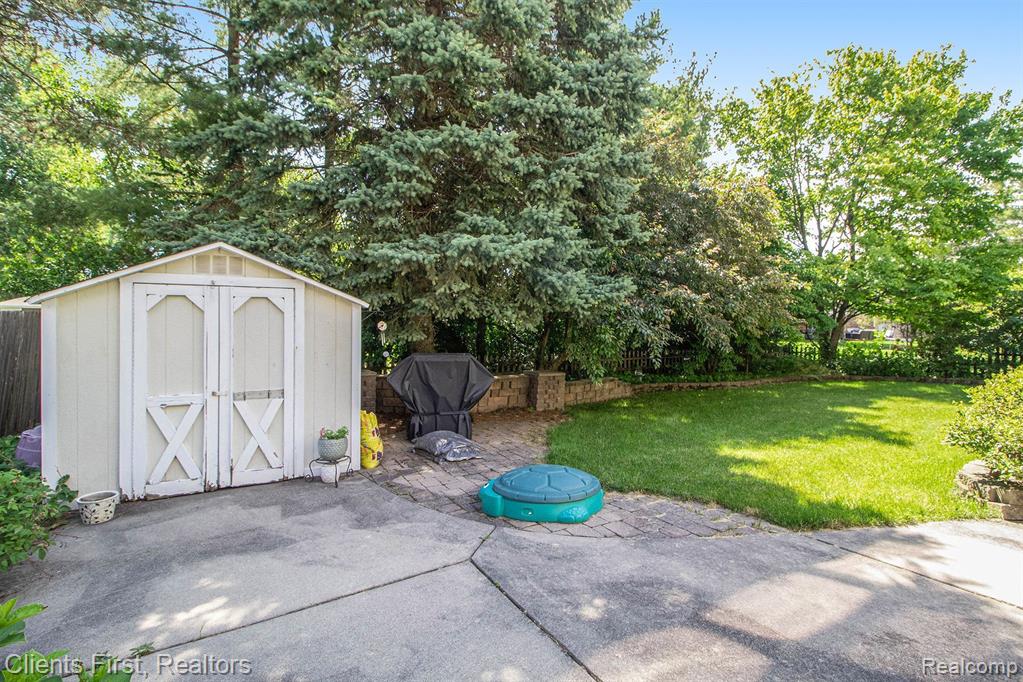 7140 OAKLEAF Court, Canton, MI 48187 — Photo 32