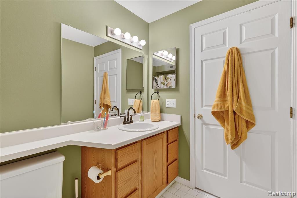 613 Curzon Court, 203, Howell, MI 48843 — Photo 22