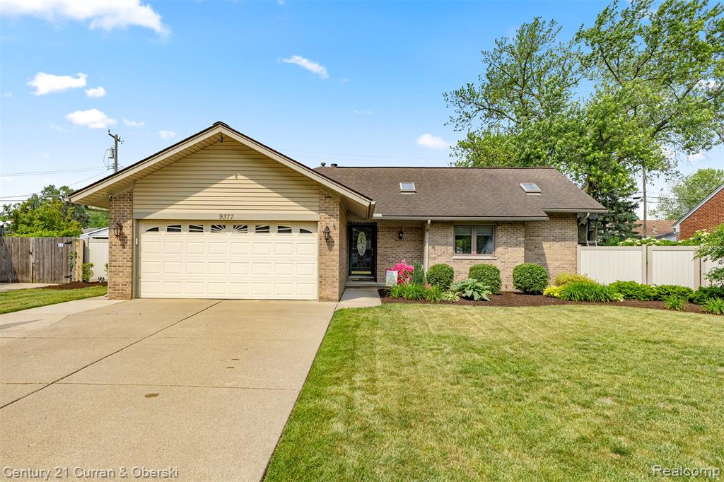 9377 Lamont Street, Livonia, MI 48150 — Photo 2