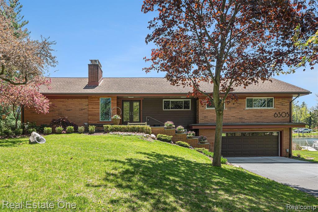6305 N SHORE Court, West Bloomfield, MI 48324 — Photo 25