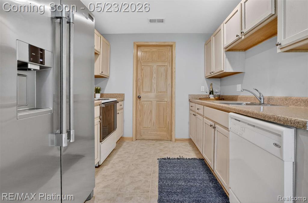 59360 Foxpointe Lane, South Lyon, MI 48178 — Photo 38