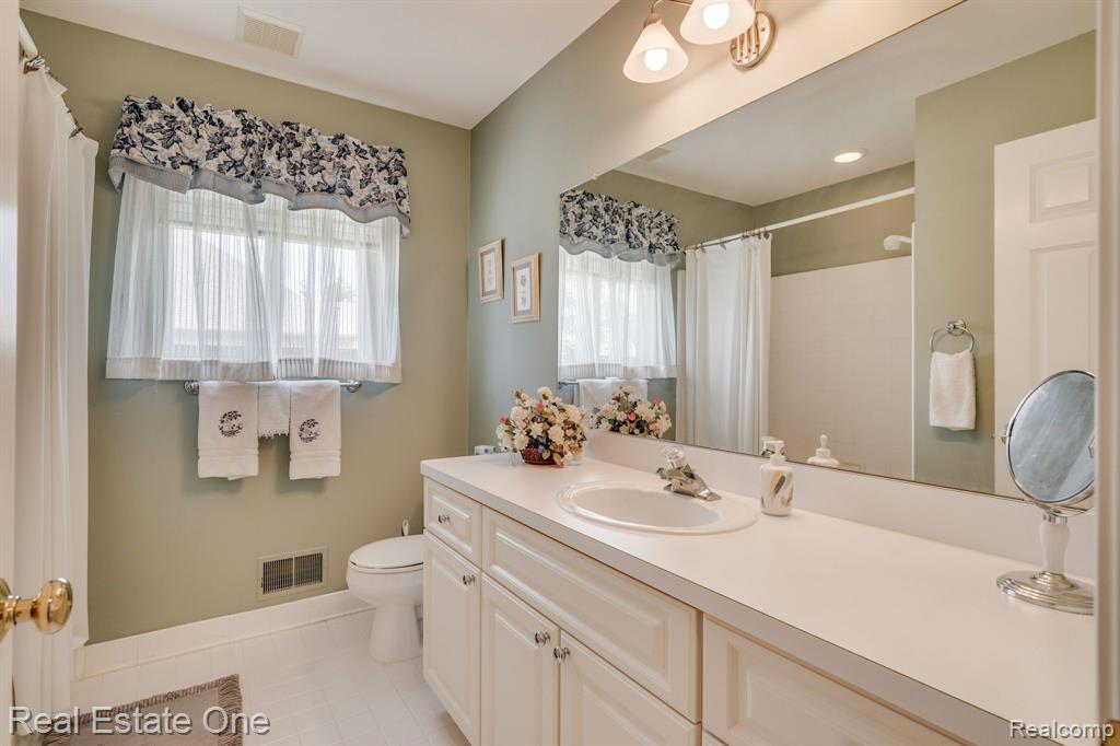 6894 LANCEWOOD, Shelby Twp, MI 48316 — Photo 36