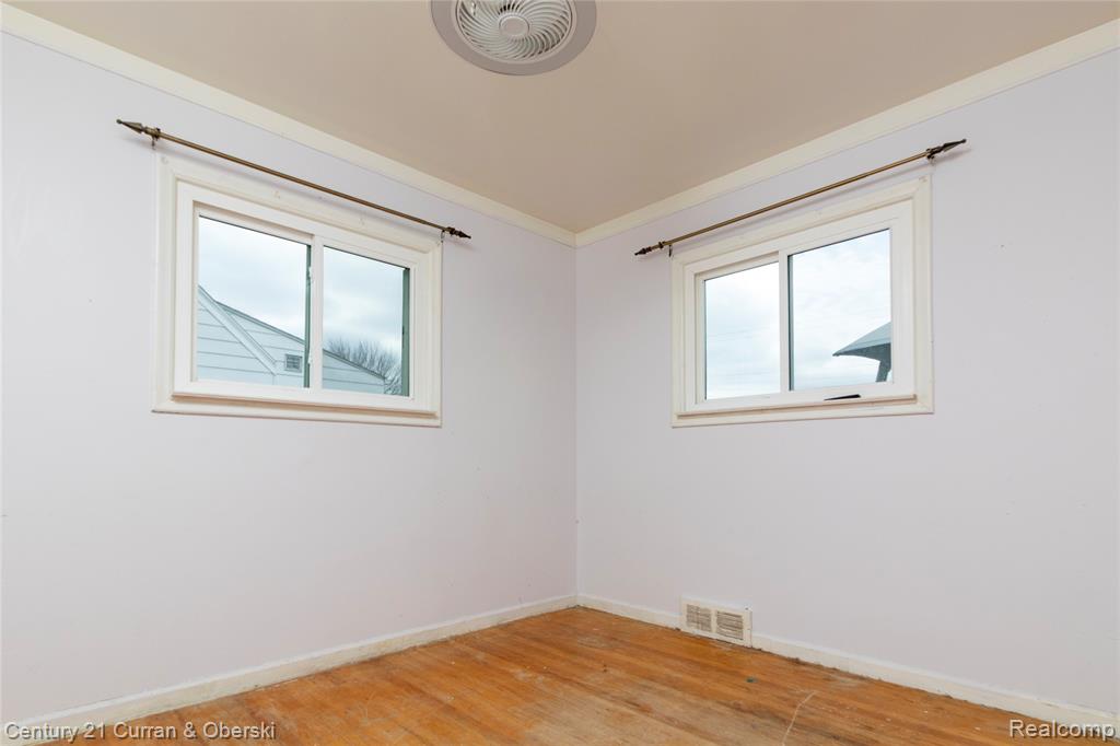 7077 Deering Street, Garden City, MI — Photo 18