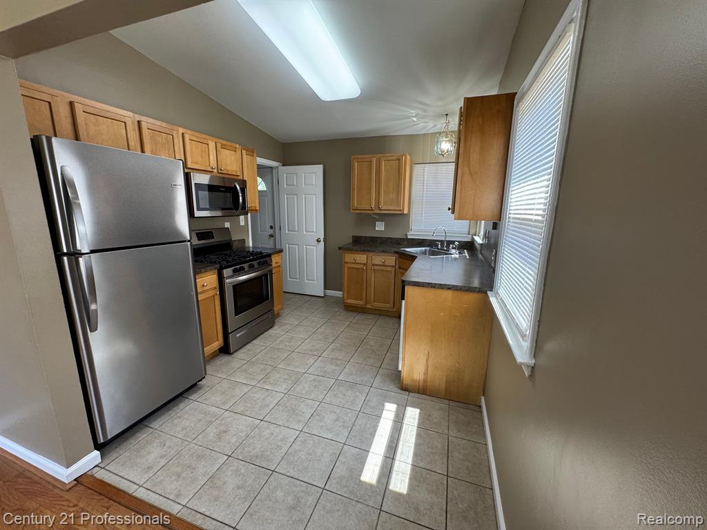 6908 BURNLY Street, Garden City, MI — Photo 18