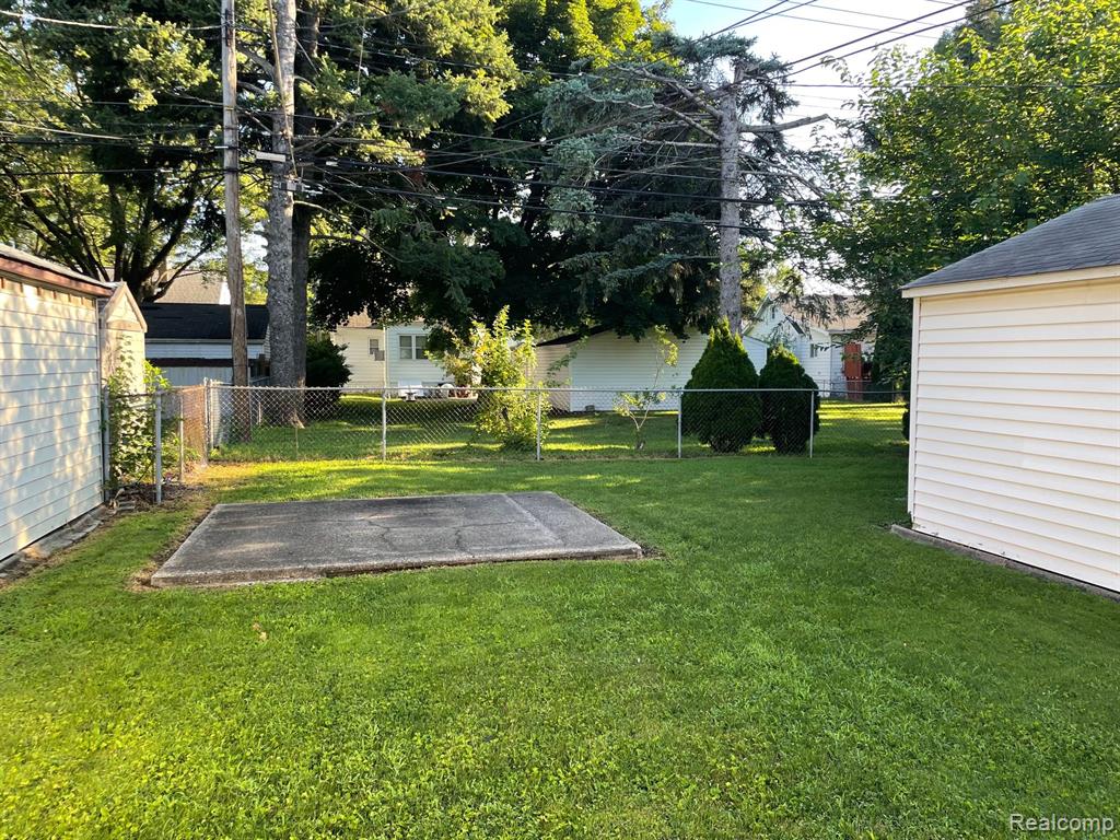 8439 Harding Street, Center Line, MI 48015 — Photo 17