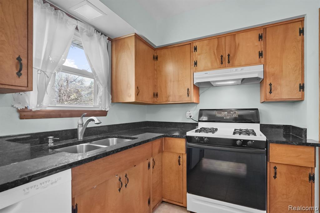4318 Moonlight Drive, Holly, MI 48442 — Photo 12