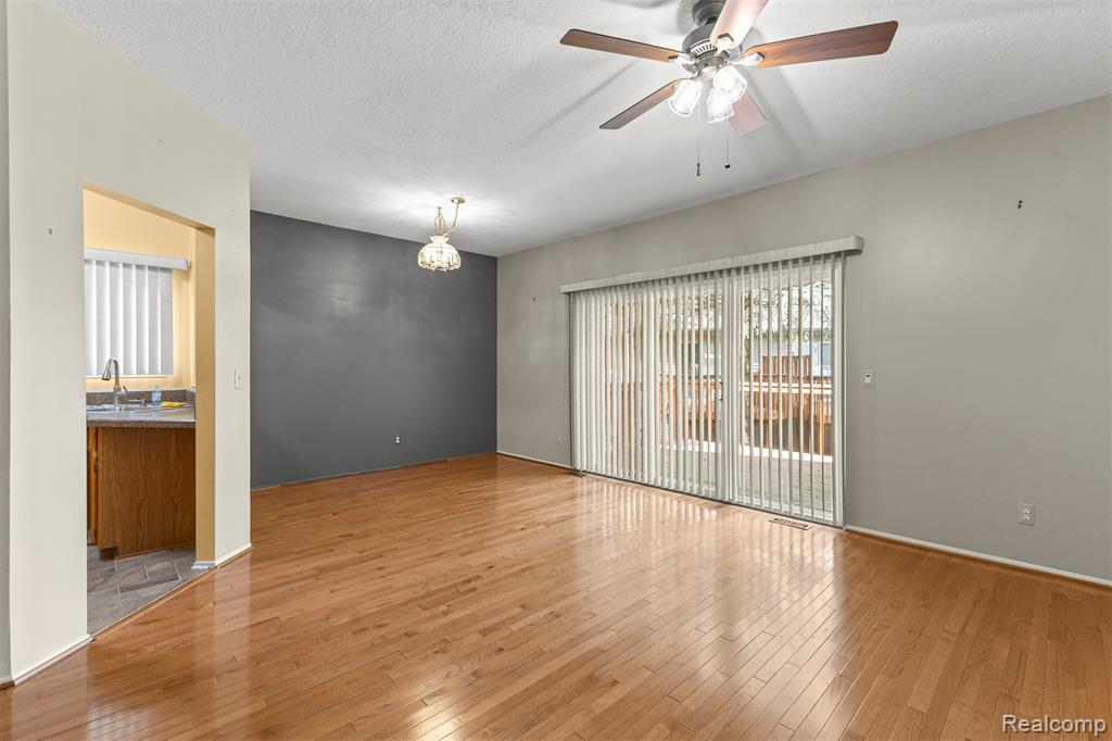 6546 Quail Run Circle, Westland, MI — Photo 6