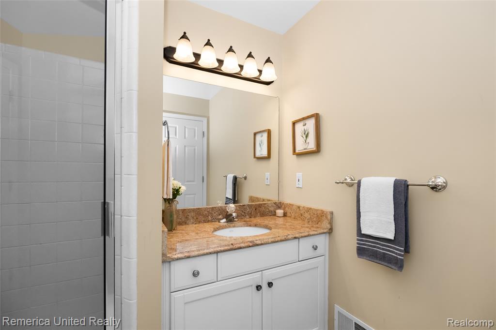 54501 Salem Drive, Shelby Twp, MI 48316 — Photo 30