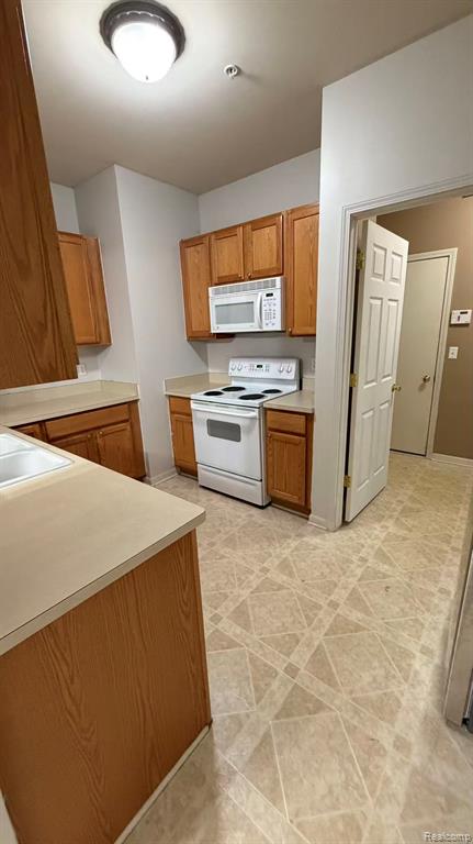 9107 Addington Drive, Walled Lake, MI 48390 — Photo 7