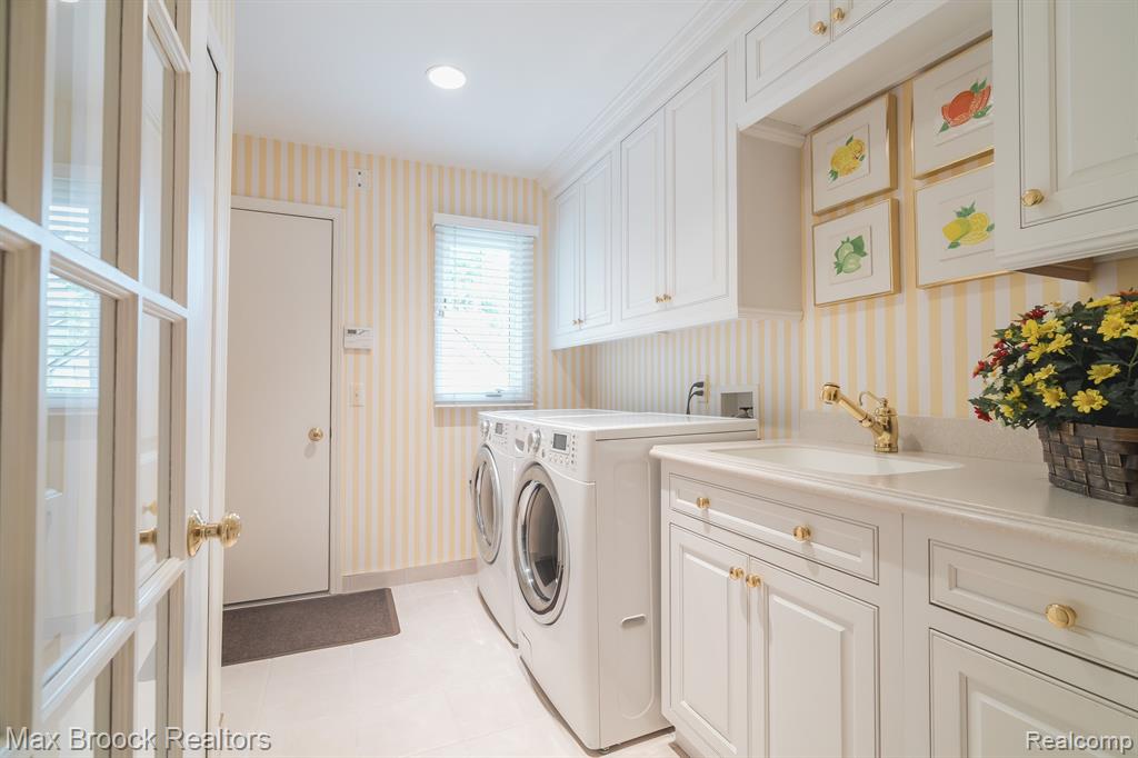 2426 HICKORY GLEN Drive, Bloomfield Hills, MI 48304 — Photo 21