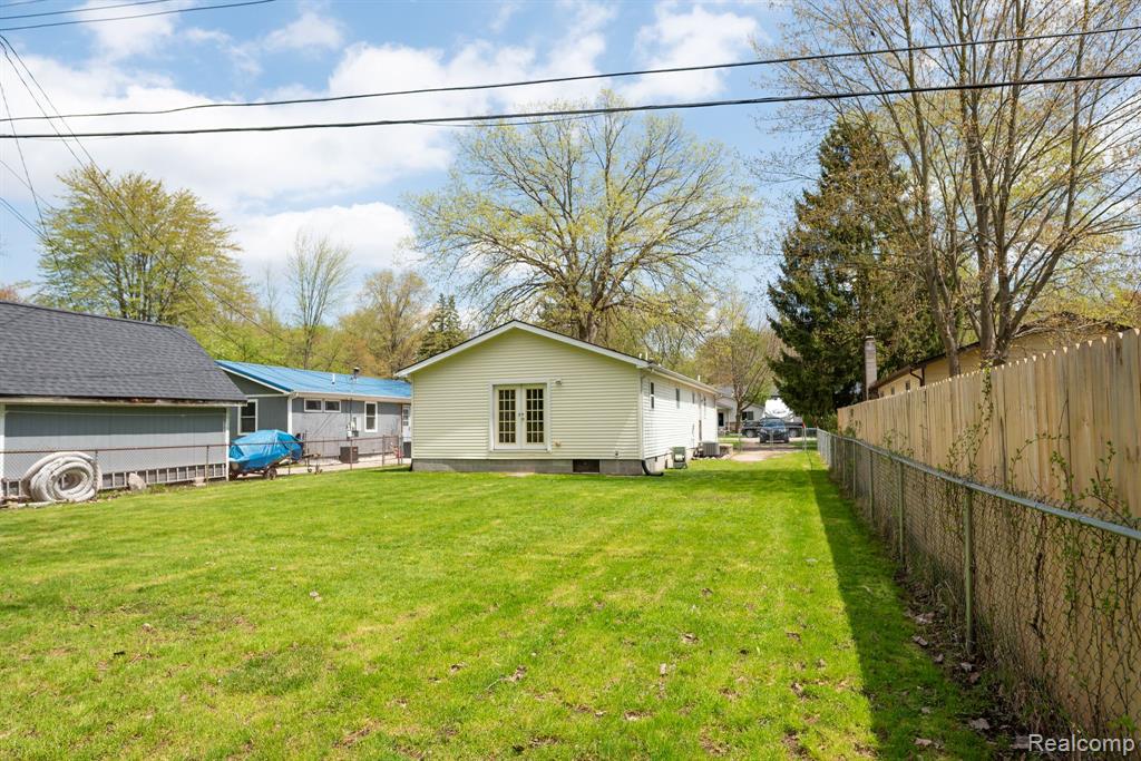 9114 ISLAND Drive, Clay, MI 48001 — Photo 5