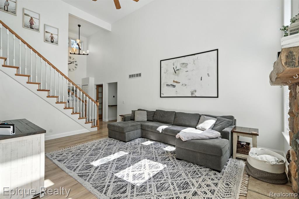 9446 Fair Oaks Drive, Goodrich Vlg, MI — Photo 9