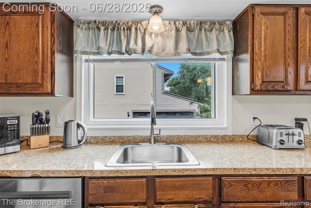 5539 Brompton Court, West Bloomfield, MI — Photo 19