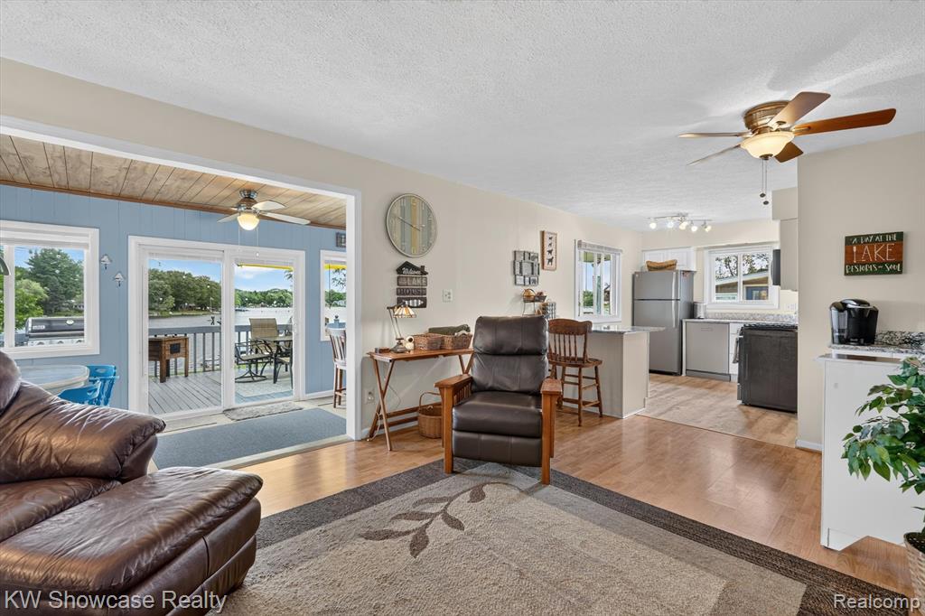 5854 Bullard Road, Fenton, MI 48430 — Photo 9
