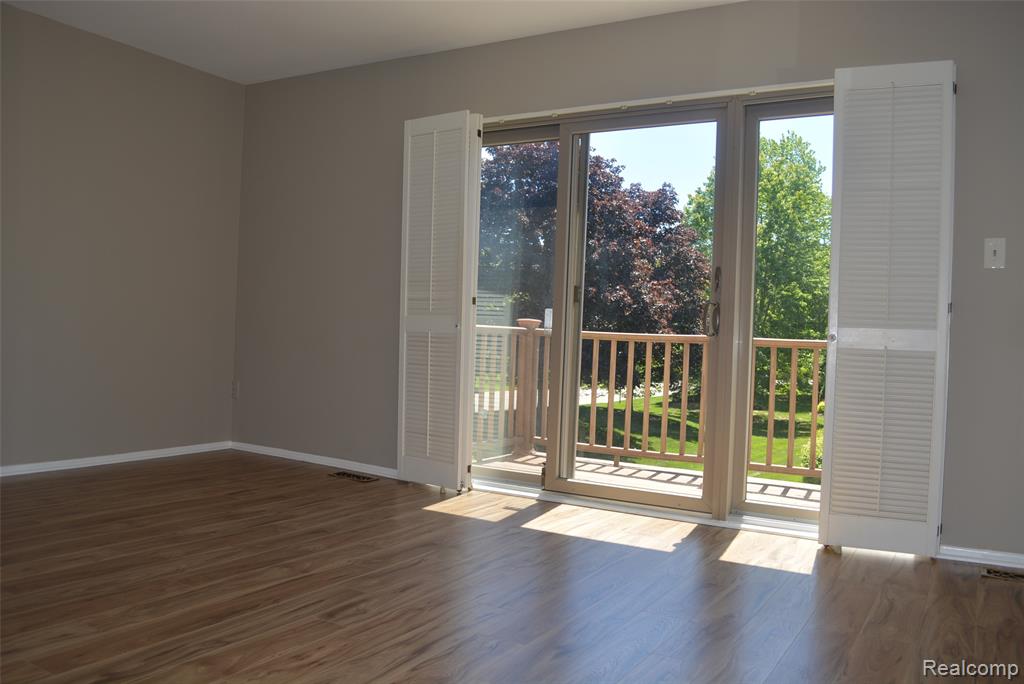 3883 OLD CREEK Road, 18, Troy, MI 48084 — Photo 32