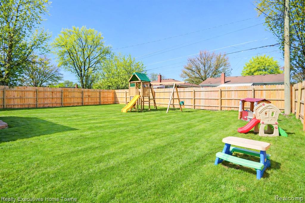 29847 Palomino Drive, Warren, MI 48093 — Photo 7