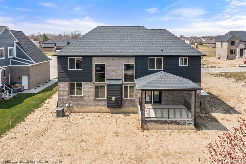 53972 CARRIGAN Drive, New Baltimore, MI 48047 — Photo 4