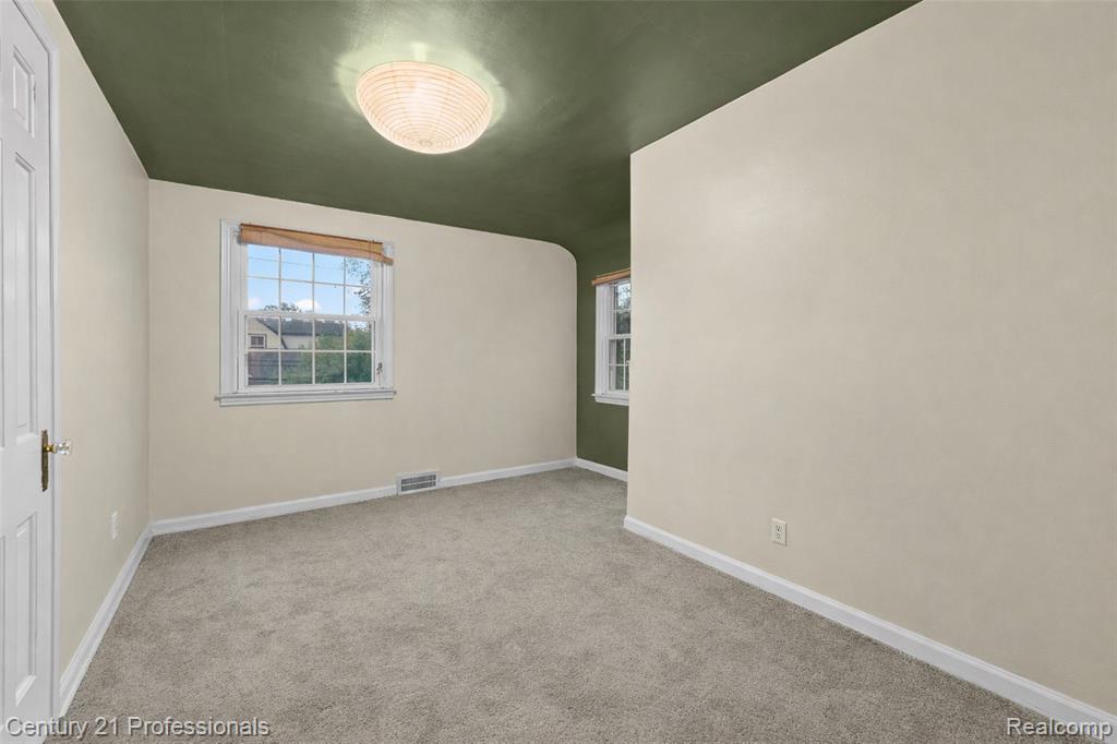 1677 Brys Drive, Grosse Pointe Woods, MI 48236 — Photo 16