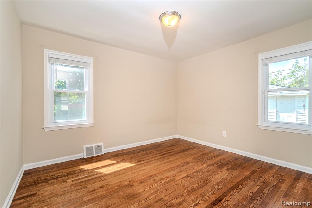 4355 Elmwood Avenue, Royal Oak, MI 48073 — Photo 12