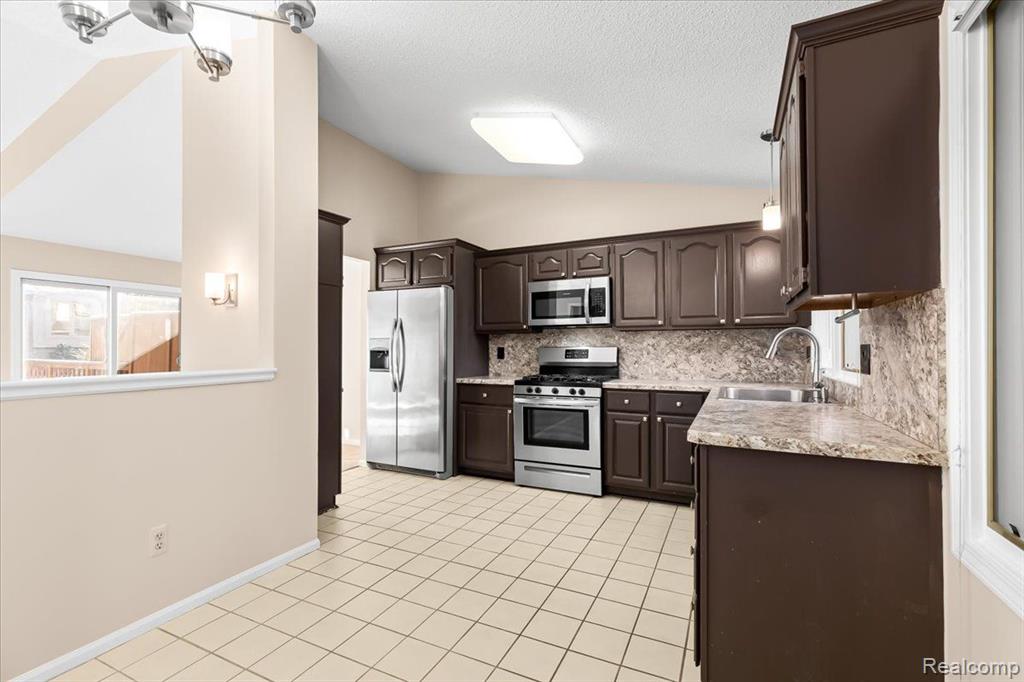 22245 RIVER RIDGE Trail, Farmington Hills, MI 48335 — Photo 17