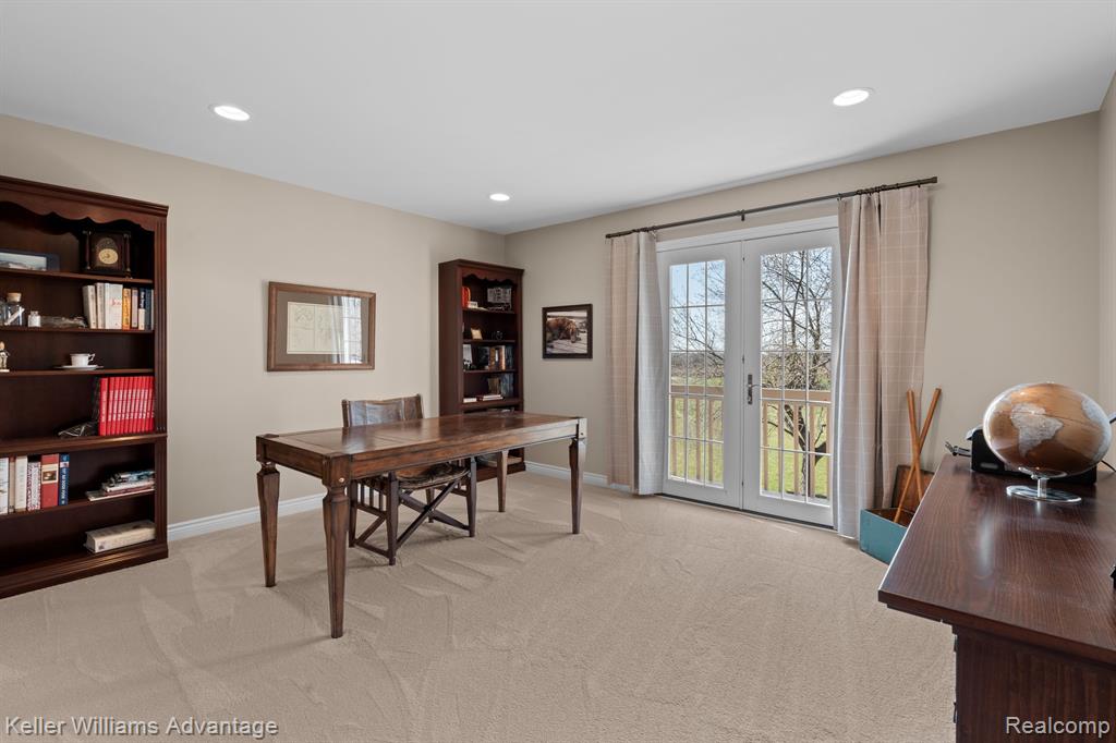 2026 HUNTERS CREEK Drive, Ypsilanti, MI 48198 — Photo 34