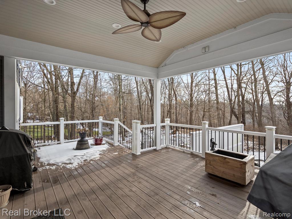 680 CRESCENT Court, Ortonville, MI 48462 — Photo 23