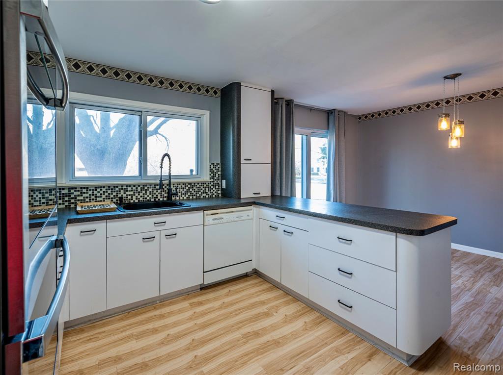 21660 Riverview Drive, Beverly Hills, MI 48025 — Photo 3