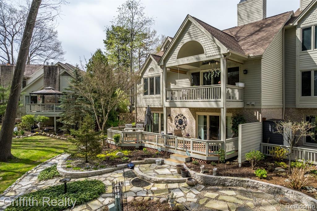 4524 GLEN EAGLES Drive, Brighton, MI 48116 — Photo 2