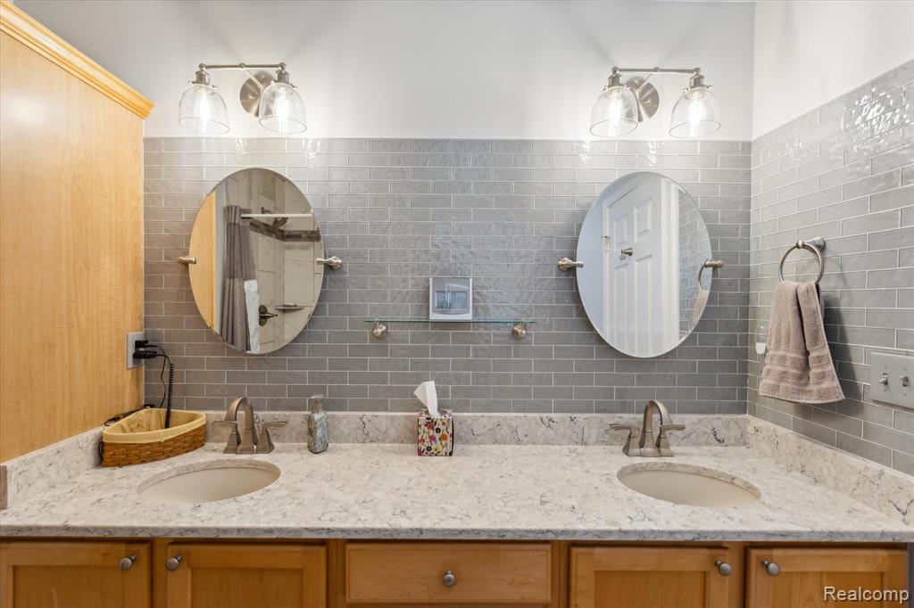 7206 Glen Oak Court, Grand Blanc, MI 48439 — Photo 26