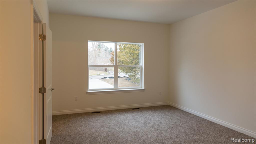 74 GUANONOCQUE Street, Auburn Hills, MI 48326 — Photo 11