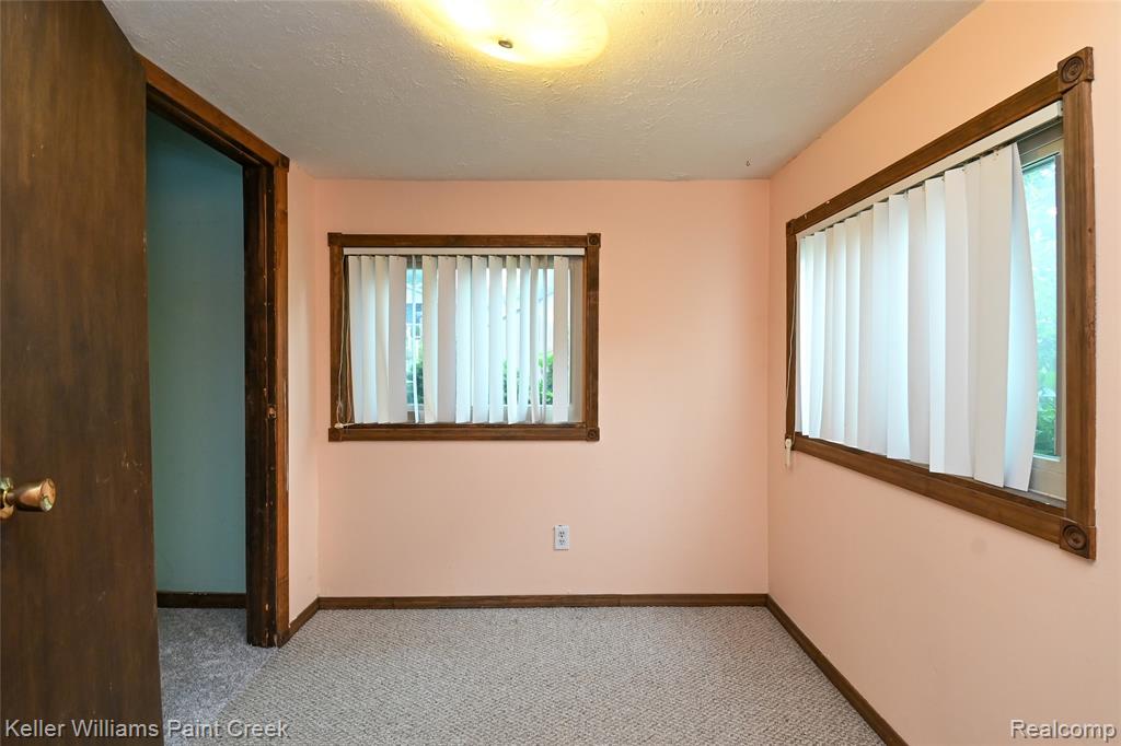 6903 Dandison Boulevard, West Bloomfield, MI 48324 — Photo 22