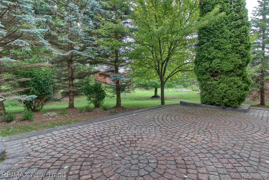 41672 Clemens Circle, Novi, MI 48377 — Photo 48
