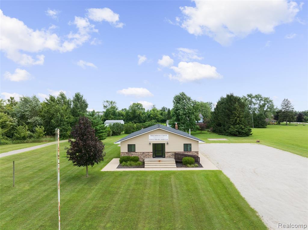 52909 10 Mile Road, South Lyon, MI 48178 — front exterior