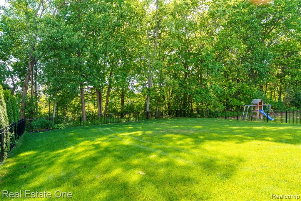 442 Ridgewood Drive S, Ortonville, MI 48462 — Photo 37