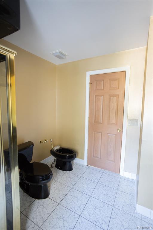 5881 NANEVA, West Bloomfield, MI — Photo 23