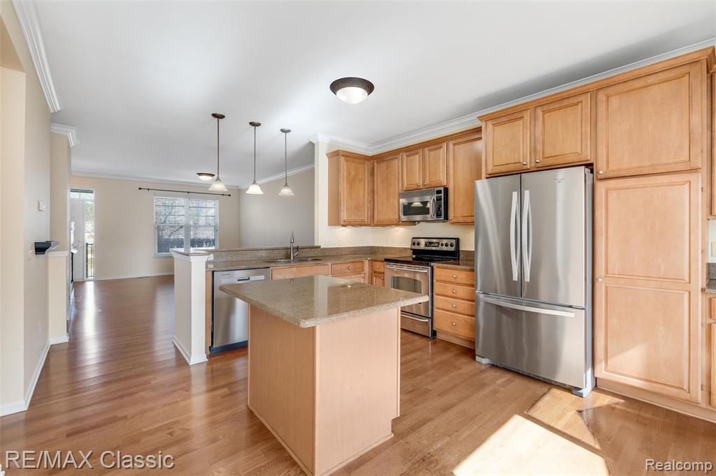 8114 Heron Hills Drive, Walled Lake, MI 48390 — Photo 2