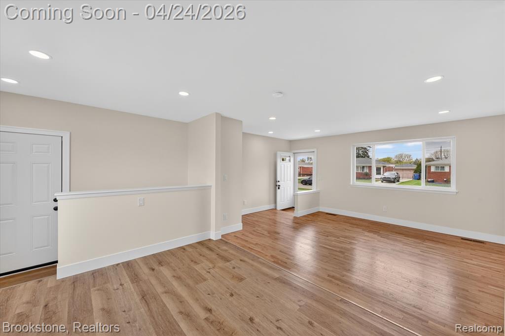 30428 Iroquois Drive, Warren, MI 48088 — Photo 13