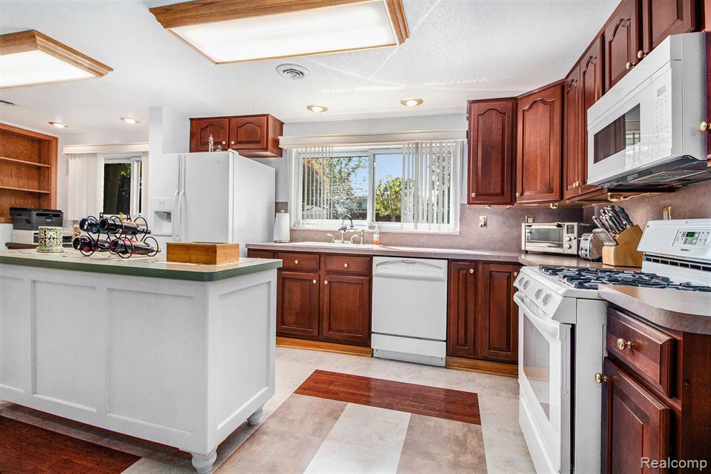 23234 Candace Drive, Rockwood, MI — Photo 8