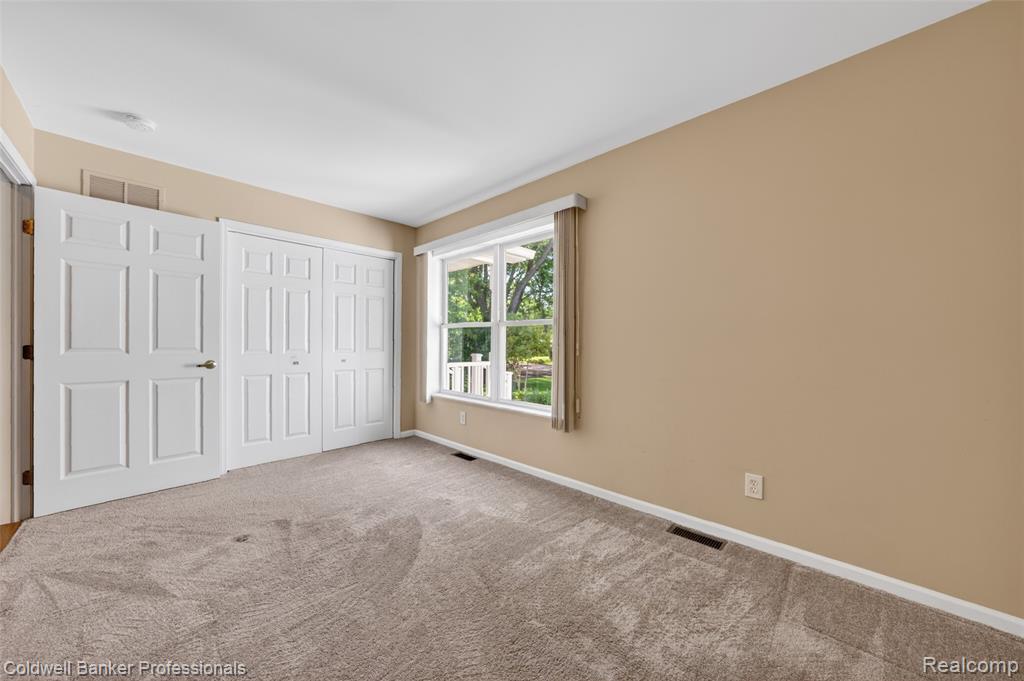 2470 Winkleman Drive, Waterford, MI 48329 — Photo 25