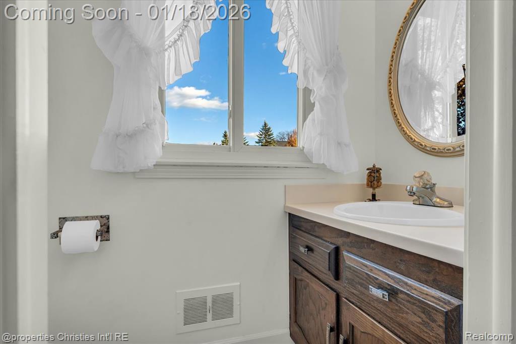 6260 Nicholas Drive, West Bloomfield, MI — Photo 20
