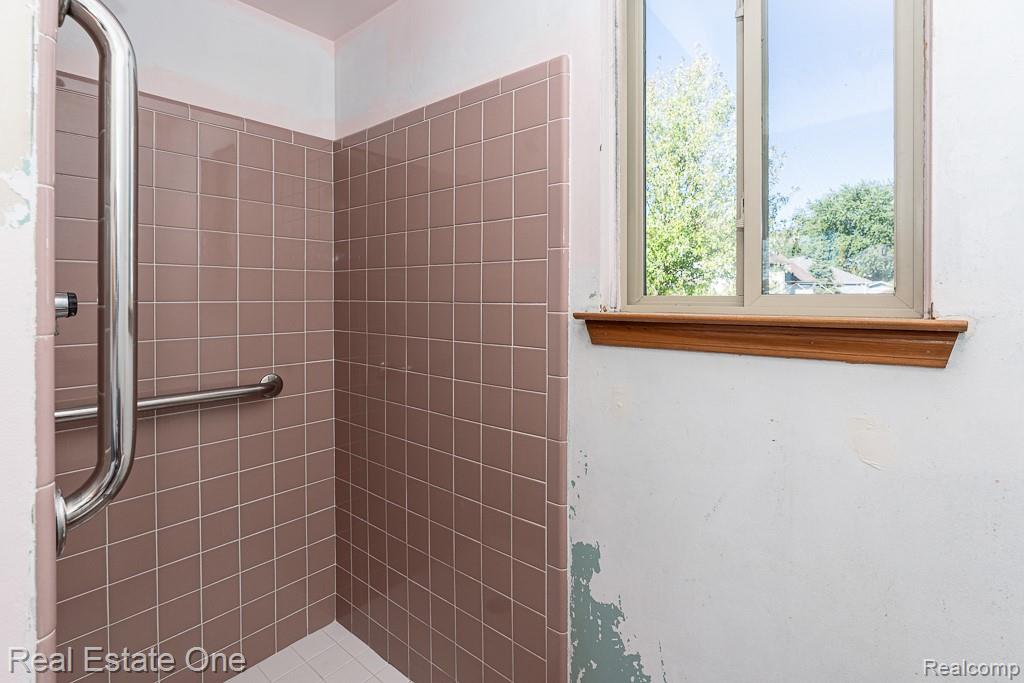 48749 Smokey Glen Court, New Baltimore, MI — Photo 10
