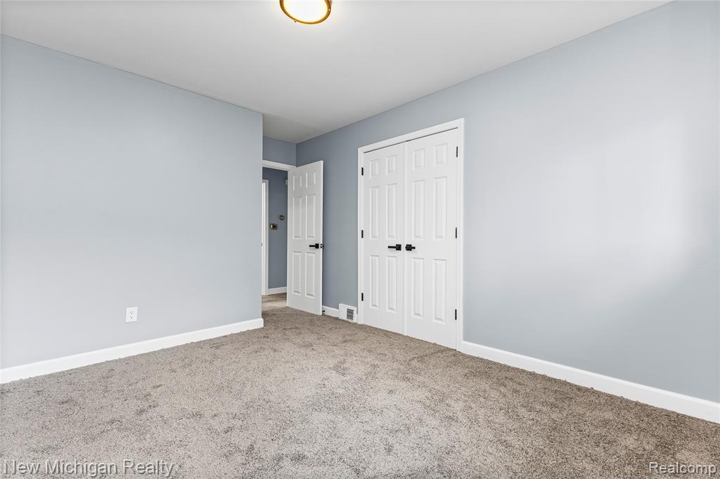21901 Harding Street, Oak Park, MI 48237 — Photo 27
