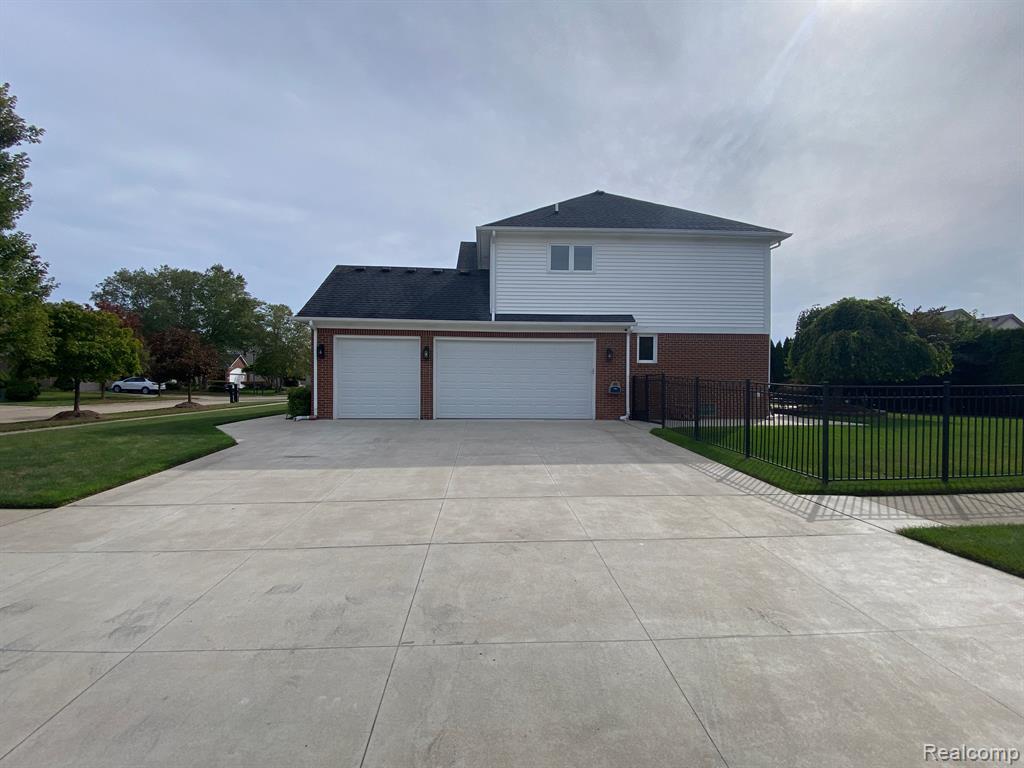 48701 LAFAYETTE Drive, Macomb, MI 48044 — Photo 9
