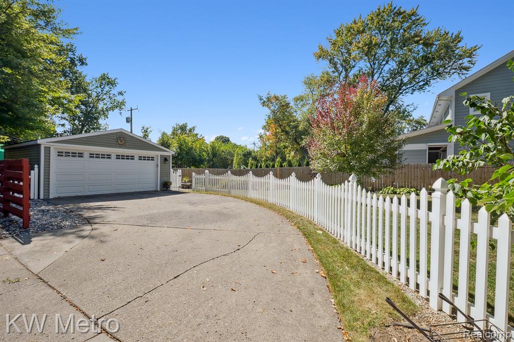 903 Hickory Avenue, Royal Oak, MI 48073 — Photo 38