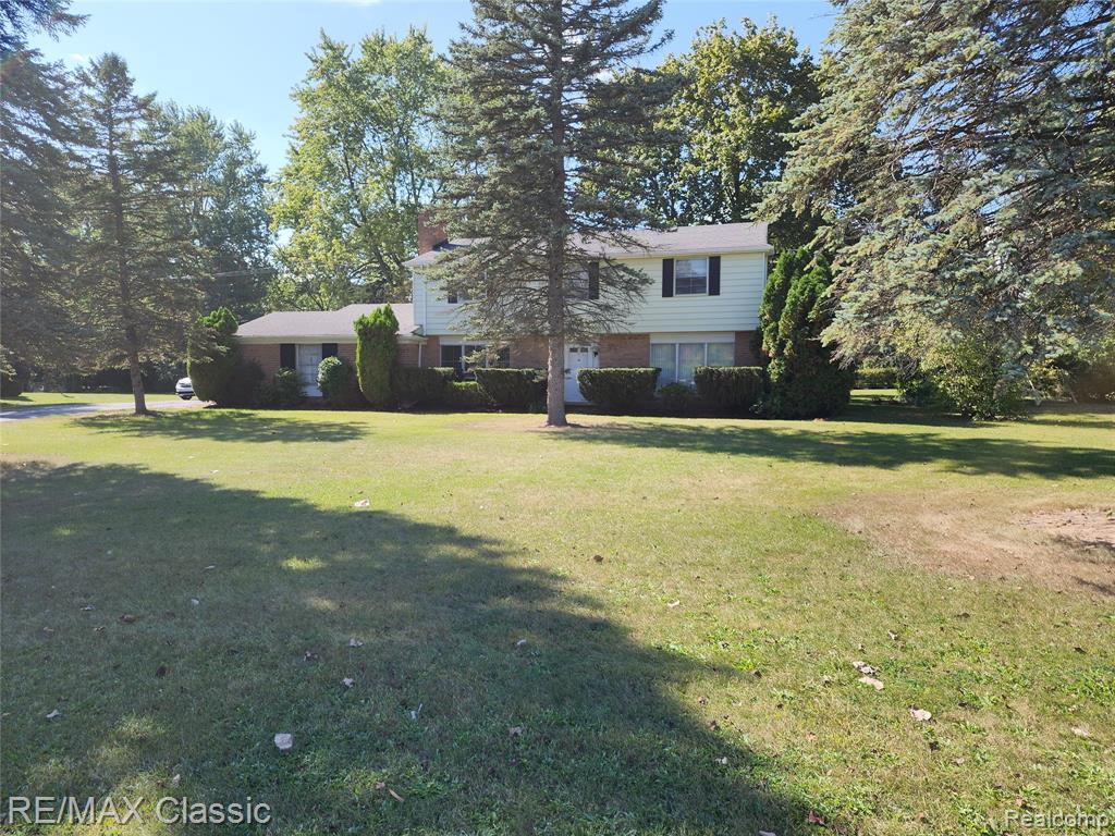 6965 N Adams Road, Bloomfield Hills, MI 48304 — front exterior