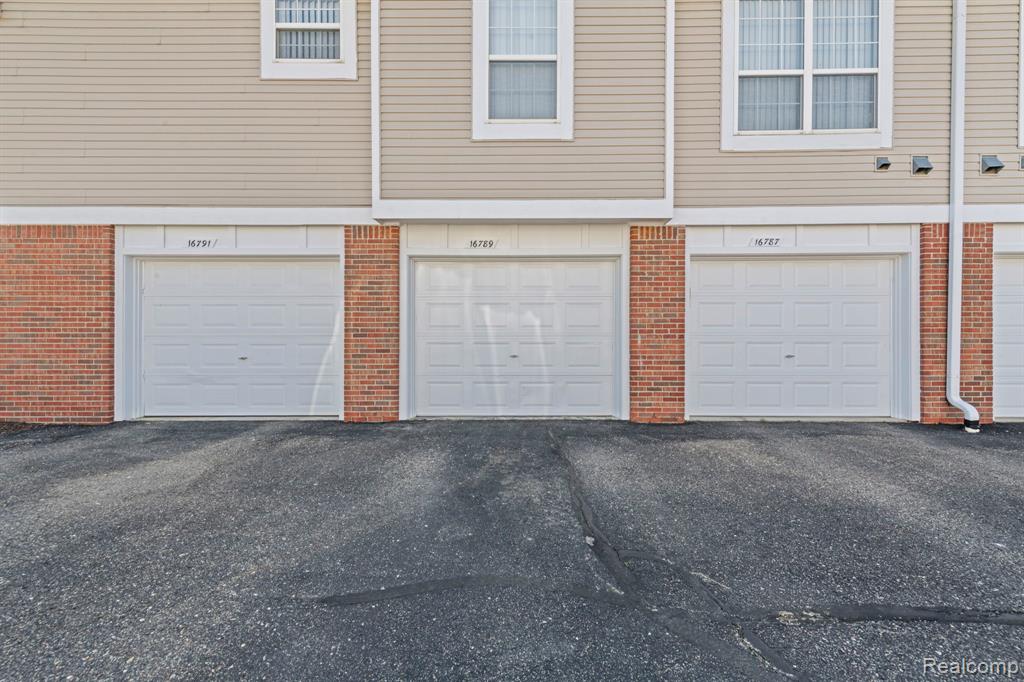16789 Carriage Way, Northville, MI 48168 — Photo 5