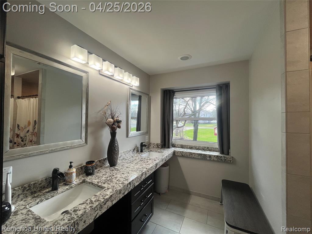 2505 Foxgrove Court, Highland, MI 48356 — Photo 19