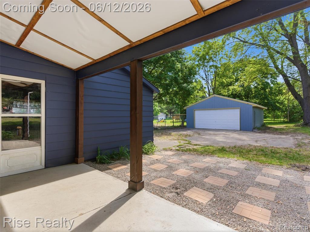 2449 N Genesee Road, Burton, MI 48509 — Photo 32