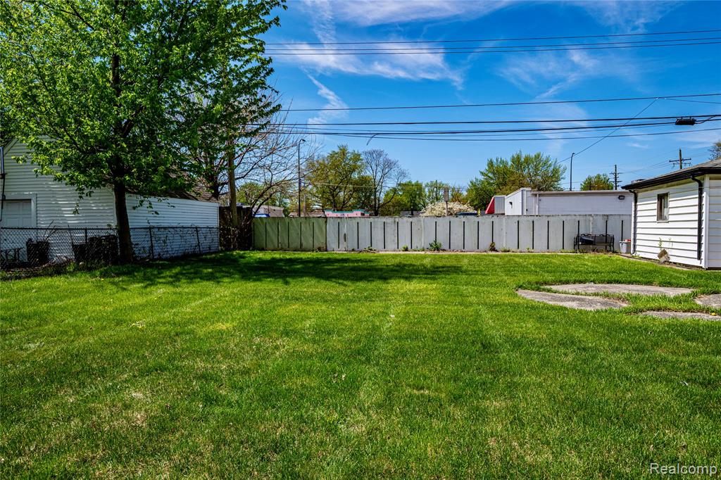 26155 Groveland Street, Madison Heights, MI 48071 — Photo 21